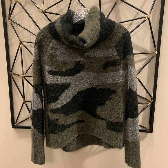 Aqua Sweaters - Aqua women’s camo sz medium knit pullover turtleneck sweater